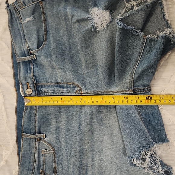 Light wash, high waist distressed Old Navy jean shorts size 14! - Picture 8 of 9